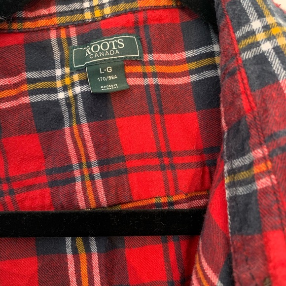 Red Roots Button Up Flannel 🍎 - Picture 2 of 4